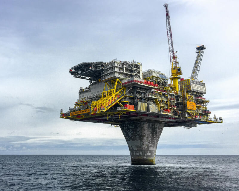 An offsore drilling pipeline in the middle of the ocean.